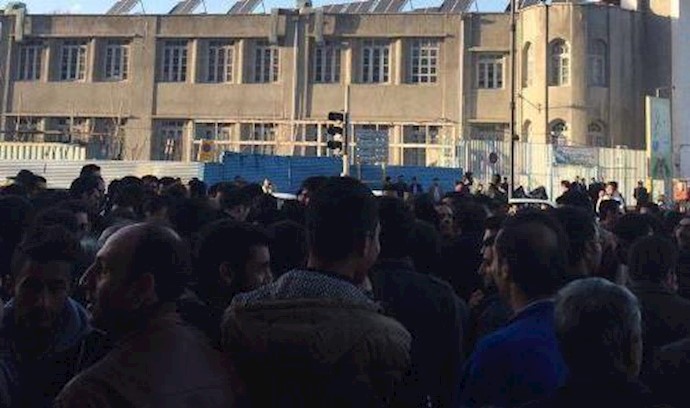 ايران.. تجمع احتجاجي للمغبونين المنهوبة أموالهم من قبل مؤسسة بديدة أمام الادعاء العام في مدينة مشهد