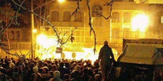 اعزلوا نظام طواويس إيران