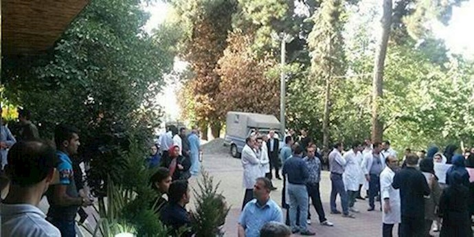 طهران .. حالات إحتجاج وإضراب لممرضين و طاقم المراکز الصحية والموظفين