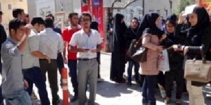 تجمع احتجاجي لطلاب جامعة بيام نور في قزوين