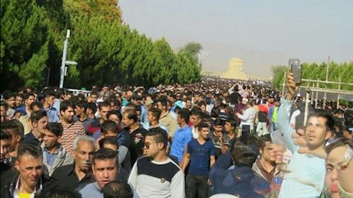 إيران.. تجمع احتجاجي لآلاف المواطنين من عموم البلاد في باسارغاد