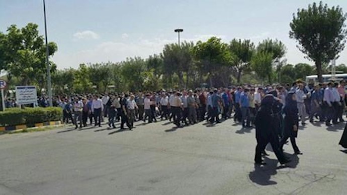 ايران ..احتجاج لعمال شرکة «سولة عمران» في طهران