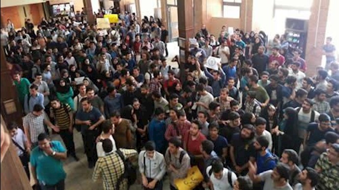 إيران.. ظاهرة الطالب العامل في ظل حکم الملالي البغيض