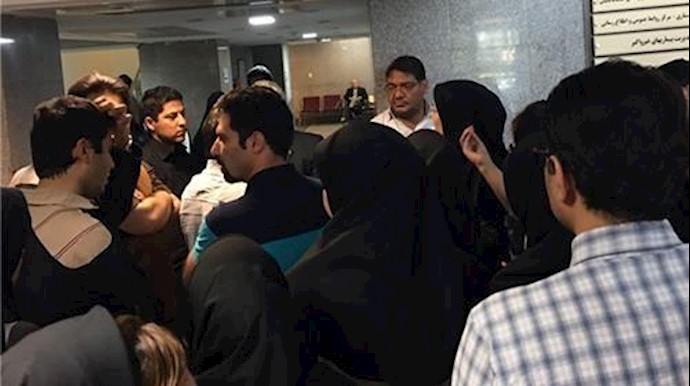 ايران ..تجمع احتجاجي في مبنی وزارة الصحة