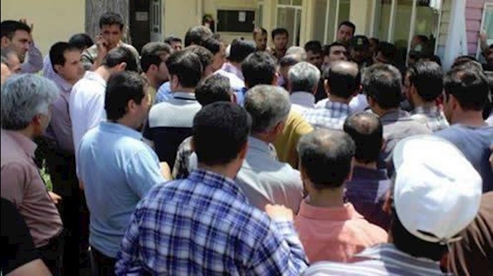 إيران.. تجمع احتجاجي لعمال شرکة «غلريس» بمدينة «أبهر»