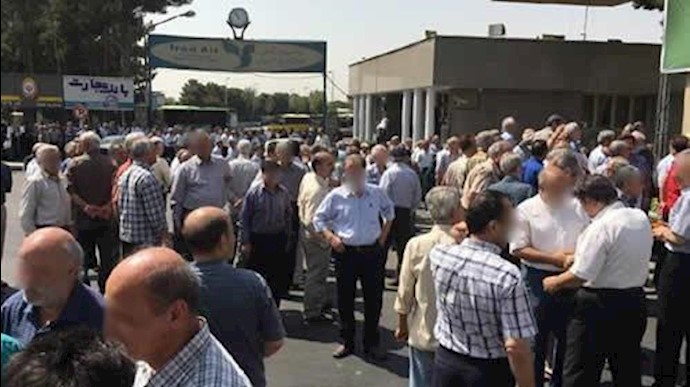 ايران..تجمع اعتراضی لموظفي شرکة الطيران الوطني