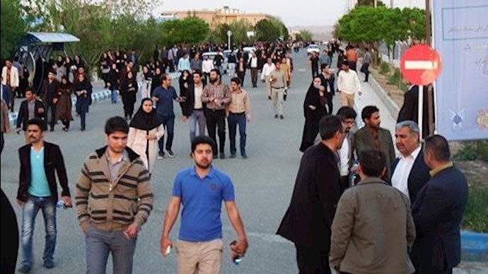 إيران..عضو برلمان النظام: بطالة الشباب هي المشکلة الرئيسية
