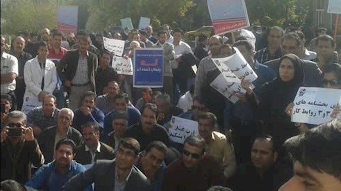 إيران .. تجمع احتجاجي لأکثرمن 2000من موظفي دائرة الإتصالات