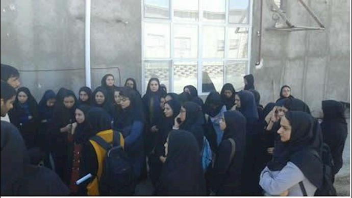 ايران.. تجمع احتجاجي لطالبات جامعة نيشابور