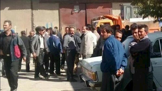 ايران.. تجمع احتجاجي لعمال بلدية مدينة «بيجار»