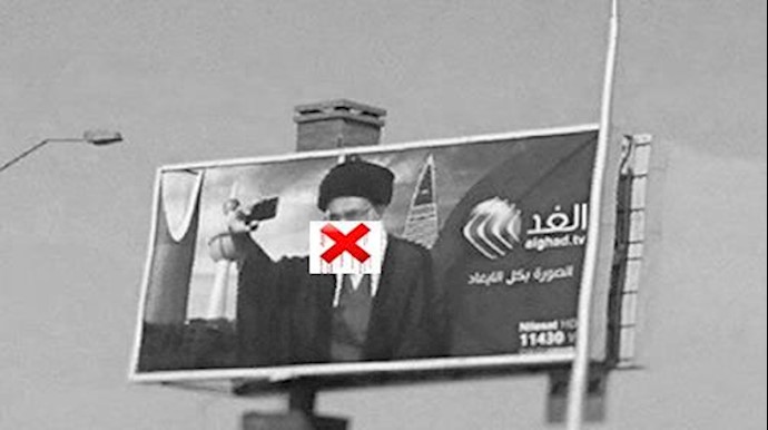 رفع صور الخامنئي في شوارع القاهرة