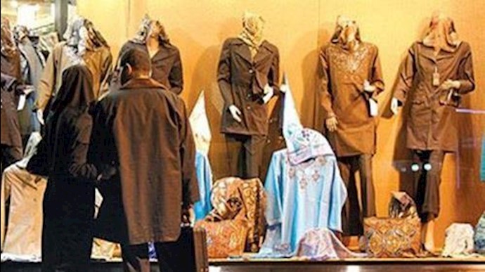 مدينة غتشساران: مصادرة بعض الملابس النسوية في محلات علی يد مأموري النظام