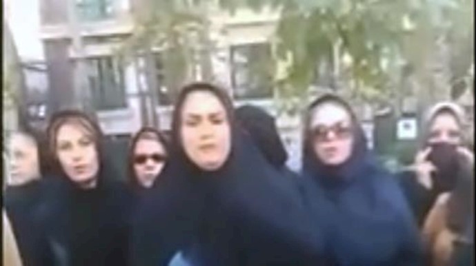 ايران.. احتجاجات علی وضعية سجين الرأي محمد علي طاهري