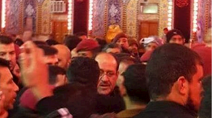 طرد نوري المالکی من صحن الإمام الحسين بشعار اخرج يا فاسد يا عميل