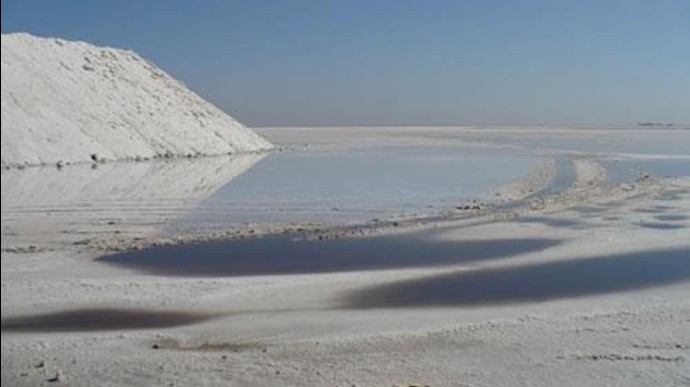 ايران ..بحيرة قم المالحة تتعرض للجفاف و تبعاتها المخيفة