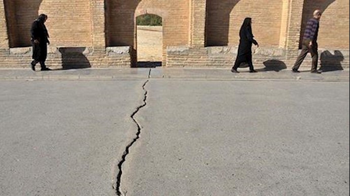 ايران.. تصدعات في جسر «سي و سه بل» الأثري في اصفهان