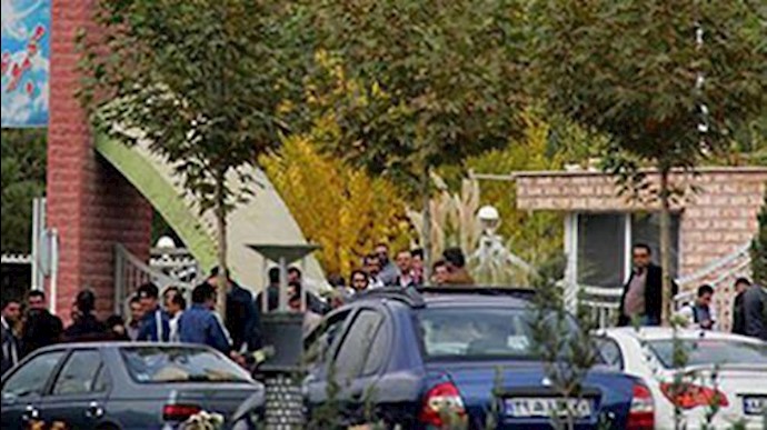 ايران.. تجمع احتجاجي لعمال معمل دشستان للاسمنت في بوشهر والعمال متعاقدين في کرج
