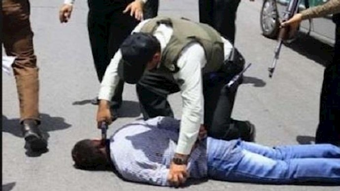 مقتل سجين تحت التعذيب علی يد الجلادين في مدينة سراوان