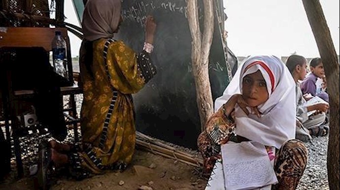 إيران ... التلامذة لا يمتلکون کتبا دراسية في محافظة سيستان وبلوشستان