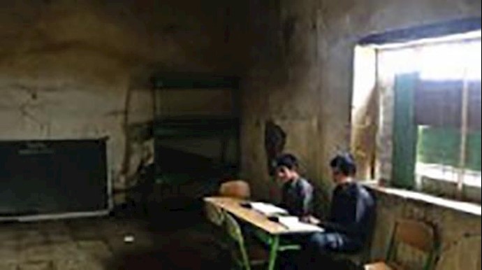 إيران ..إعتراف بوجود 1300 صف دراسي غير آمن في البلاد