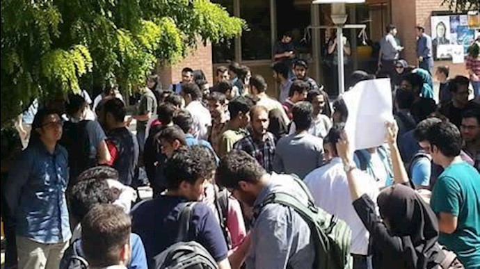 الجامعة.. بؤرة خوف دائمة لولاية الفقيه