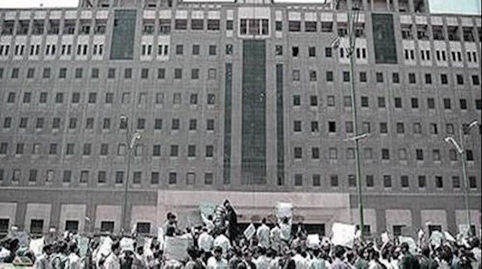 ايران.. تجمعات احتجاجية للمغبوبين المنهوبة أموالهم في طهران وطلاب جامعة قم