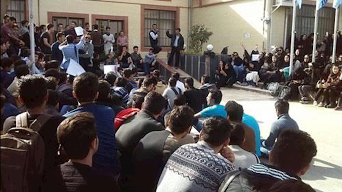 إيران..احتجاج عمالي في دشتستان وإعتراض طلابي في بجنورد