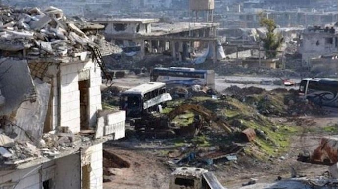 المئات يغادرون شرقي حلب بعد استئناف عملية الإجلاء