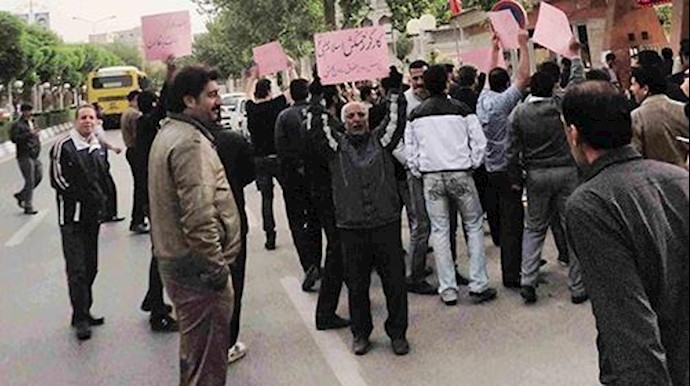تجمعات احتجاجية في کل من مدن يزد وبروجرد وشيراز