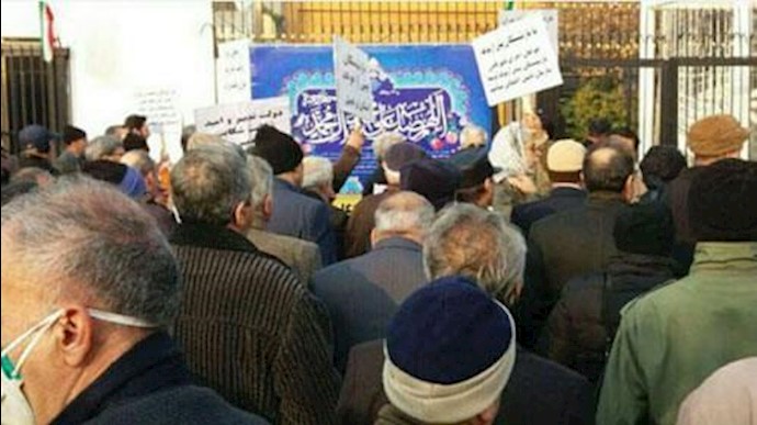 تجمعات احتجاجية لعمال ومغبونين منهوبة أموالهم وطلاب في کل من مدن طهران ومشهد والاهواز وبوشهر