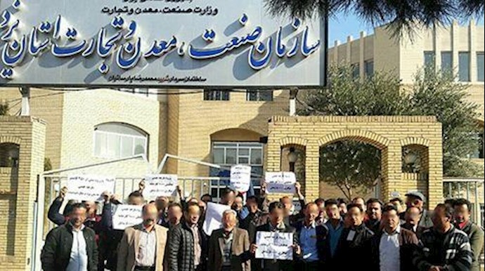 إيران.. تجمع احتجاجي لعمال صناعة النسيج في مدينة يزد
