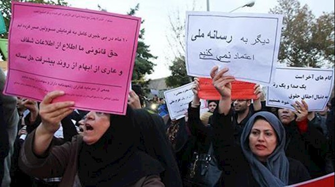 إيران..تجمعات احتجاجية مقابل برلمان النظام