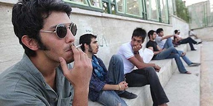 إذعان وسائل الأعلام الحکومية: أصبح 5352شخصا عاطلين عن العمل کل شهر في إيران