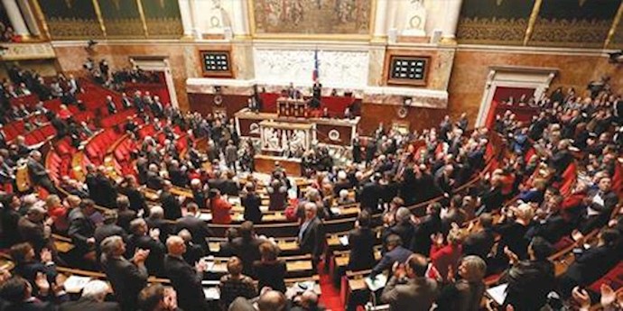 النواب الفرنسيون يقرون إدراج حال الطوارئ في دستور البلاد