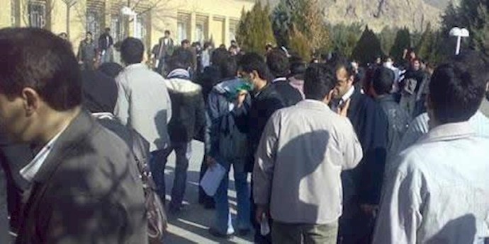 إيران .. کاشان – تحشد إحتجاجي لطلاب جامعيين في جامعة الحرة