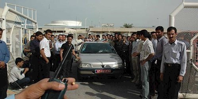 ايران.... احتجاج لمدة أسبوع و تجمع عمال شرکة ”صدرا” أمام مجلس المحافظة في بوشهر