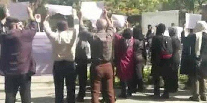طهران .. تجمع احتجاجي لعاملي دائرة تأمين الزراعة من مختلف المدن أمام برلمان النظام