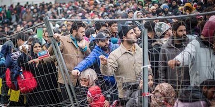 اللاجئون يحتجون علی ظروف رعايتهم في حدود مقدونيا واليونان