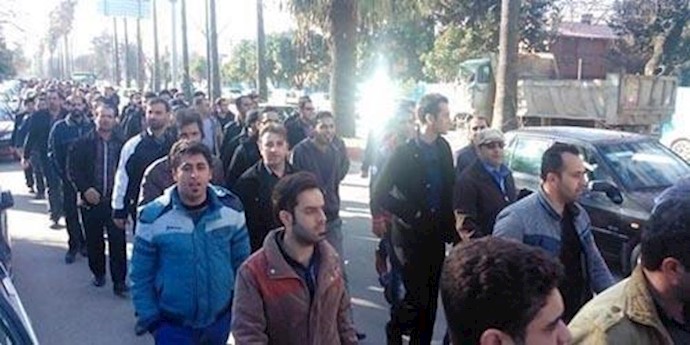 إيران ..احتجاجات شعبية في ساري وفيروزکوه