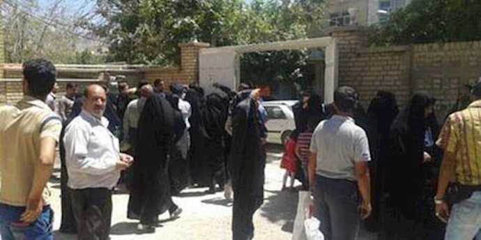 إيران.. تجمع احتجاجي لعمال بلدية صيدون مقابل قائممقامية باغملک