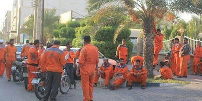 إيران .. تجمعات إحتجاجية لعمال وموظفين في محافظة کرمانشاه