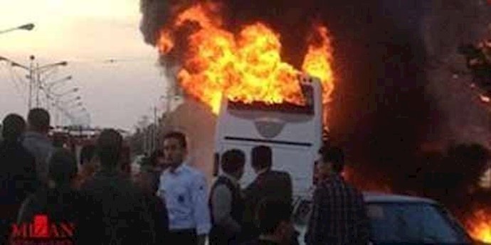 إنفجار وحريق في حافلة تقل طلابا في مدينة کناباد