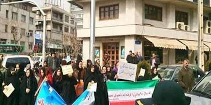 طهران .. تجمع احتجاجي للمنهوبين أموالهم من قبل هيئة المحروقات
