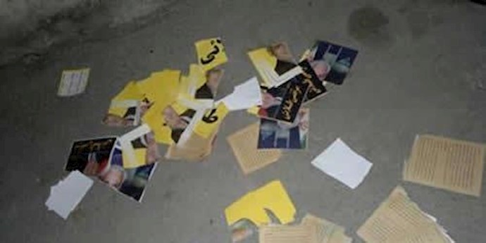 طهران... تمزيق أم عجوز ملصقات إعلانية لإنتخابات صورية: إلصقوا لکنني أمزق