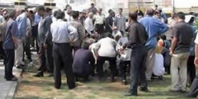 تجمع لعمال ”صندوق فولاد اصفهان” بهتاف: کفوا أيديکم عن سوريا وفکروا فينا