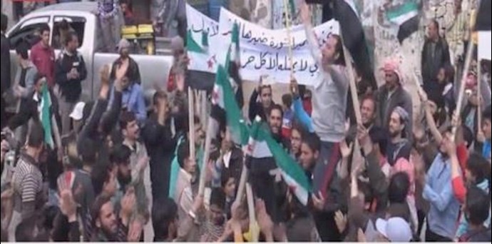 آلاف السوريين يتظاهرون في "جمعة تجديد العهد"
