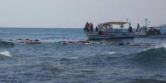 مدينة بندرعباس- قارب «تندرو نکين» يغرق في طريقه إلی جزيرة قشم مع 41 قتيلا