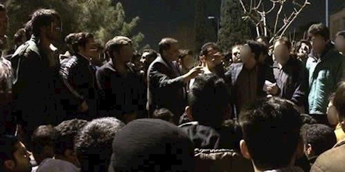 طهران .. تواصل احتجاج عمال القطار السياحي في سوق طهران