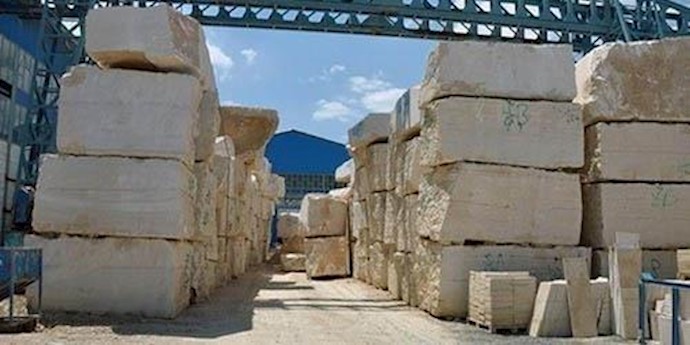 إضراب عمال تقطيع الحجر في محمودآباد بإصفهان و عمال معمل الفولاذ في کاشان