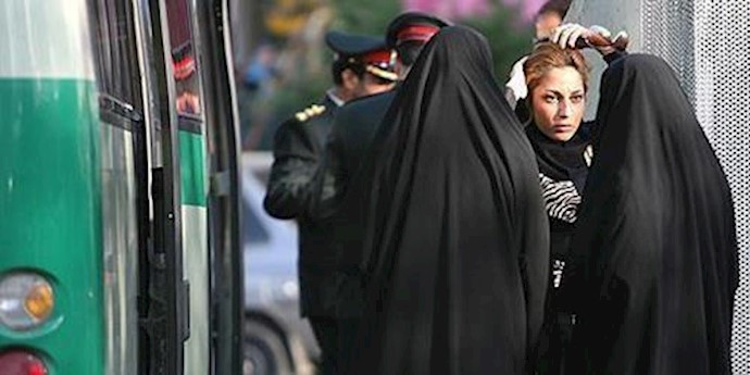 الملا نوري همداني يدعو إلی طرد النساء بذريعة «سوء التحجب» المفتعلة من قبل الملالي